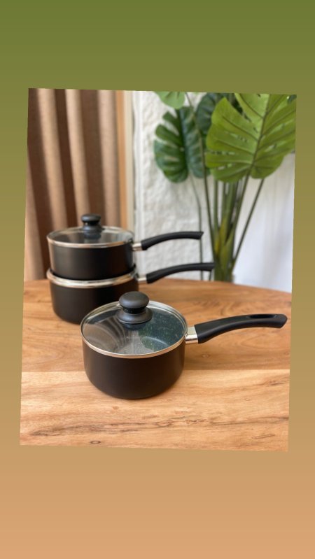 طنجرة مع يد عازلة